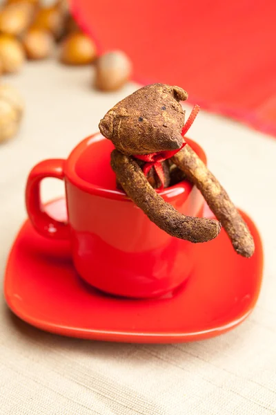 Teddy bear handmade in a cup and nuts — Stock Photo, Image