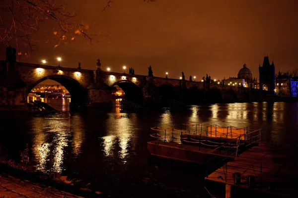 Uma bela vista noturna do outono de Praga — Fotografia de Stock