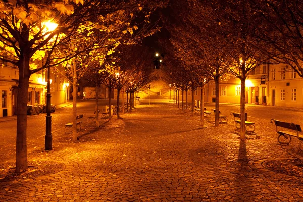 Una hermosa vista nocturna de la calle en Praga —  Fotos de Stock