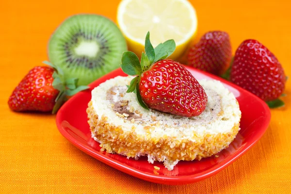 Cake,kiwi,lemon and strawberries lying on the orange fabric — Stock Photo, Image