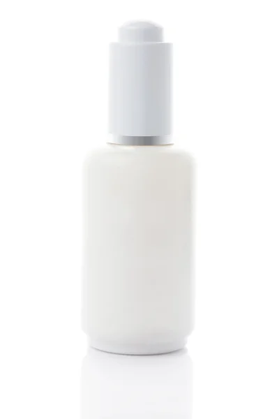 Recipientes cosméticos isolados em branco — Fotografia de Stock
