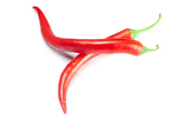 Ζουμερά κόκκινες πιπεριές τσίλι που απομονώνονται σε λευκό — Φωτογραφία Αρχείου