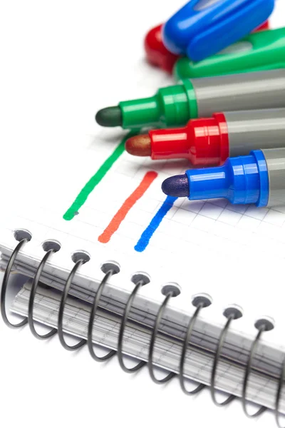 Um colorido marcadores de escritório isolado no branco — Fotografia de Stock