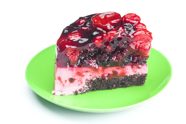 美丽的蛋糕与孤立白板的莓果 — 图库照片