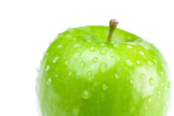 Μήλο με σταγόνες νερού που απομονώνονται σε λευκό — Φωτογραφία Αρχείου