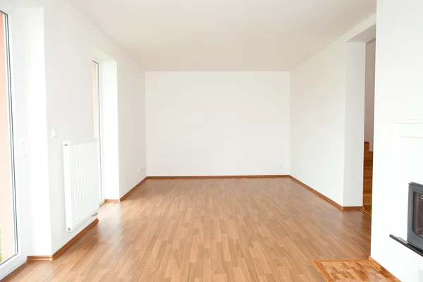 Čisté bílé místnosti interiér chalupy země — Stock fotografie