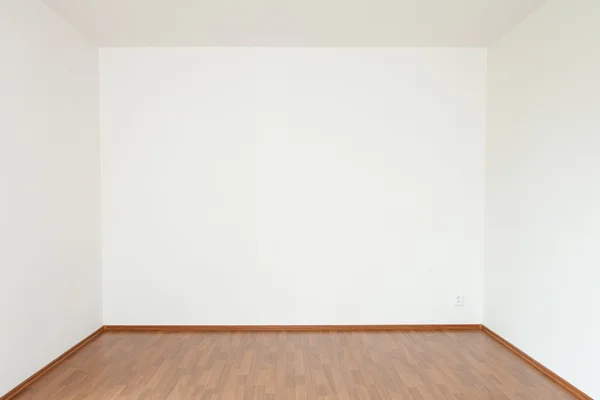 Чистий білий інтер'єр кімнати заміського котеджу — стокове фото