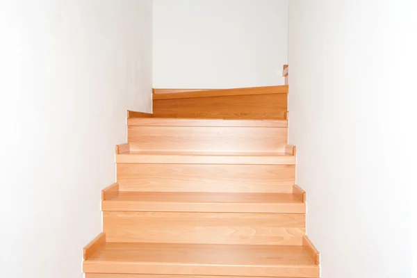 Holztreppe im Zimmer Landhaus — Stockfoto