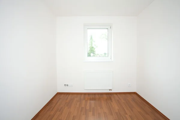 Καθαρό λευκό δωμάτιο εσωτερικό του ένα εξοχικό — Φωτογραφία Αρχείου