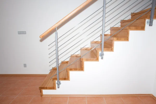 A szoba ország ház fából készült lépcső — Stock Fotó
