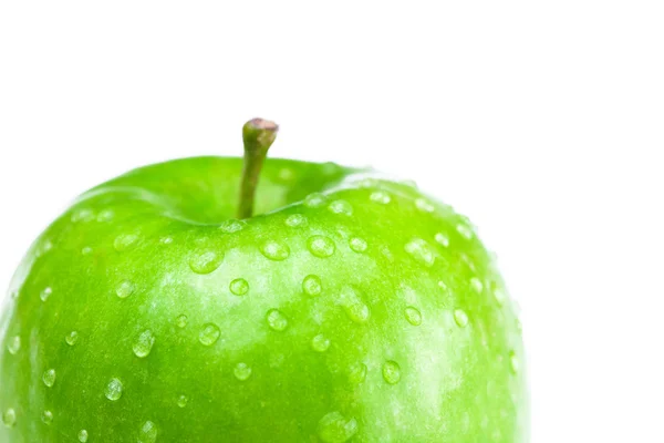 Apple met waterdruppels op wit wordt geïsoleerd — Stockfoto