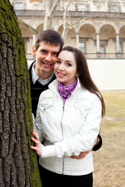 Piękna młoda miłość para w mieście Praga — Zdjęcie stockowe