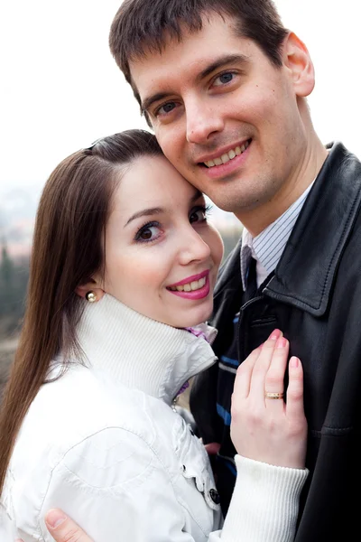 Belo jovem casal de amor na cidade Praga — Fotografia de Stock