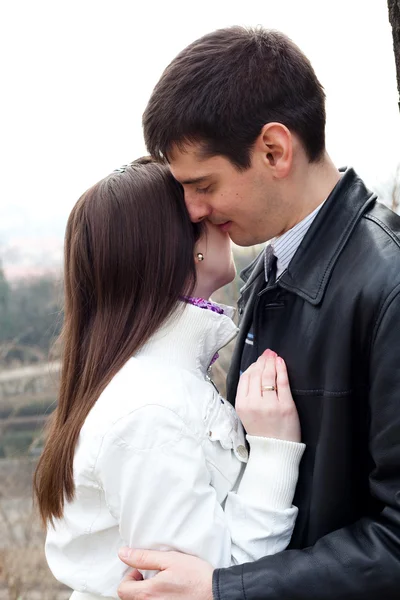 Gyönyörű fiatal szerelmes pár, Prága — Stock Fotó