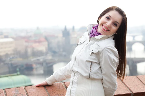Portret pięknej młodej kobiety w Pradze — Zdjęcie stockowe