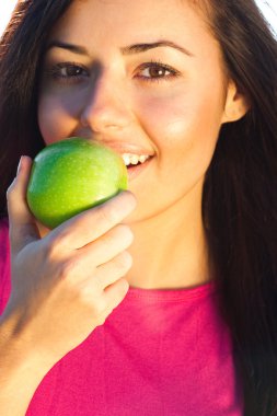 apple açık olan güzel bir kadın portresi