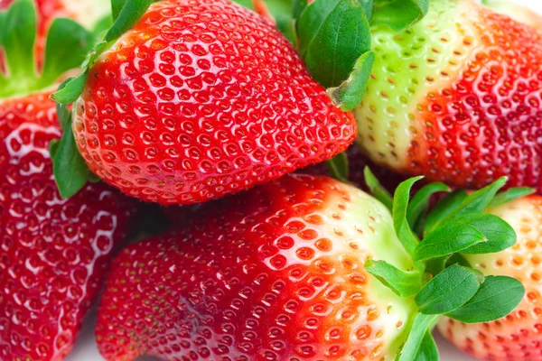 Achtergrond van sappige grote rode rijpe aardbeien — Stockfoto