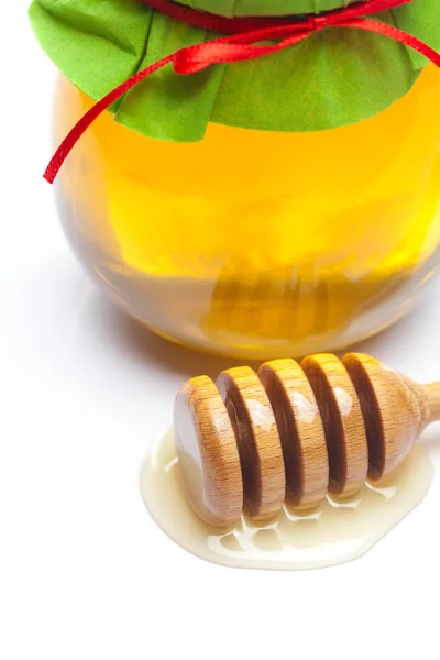 Furar ao hohey e frasco de mel isolado no branco — Fotografia de Stock