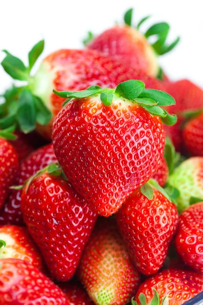 Fond de grosses fraises mûres juteuses rouges — Photo