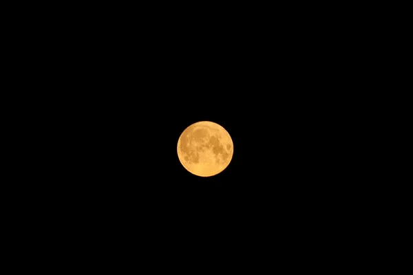 Grote maan in de nachtelijke hemel — Stockfoto