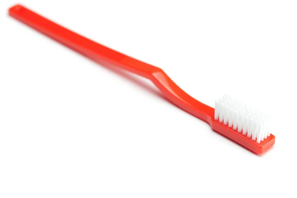 Cepillo de dientes rojo aislado en blanco — Foto de Stock