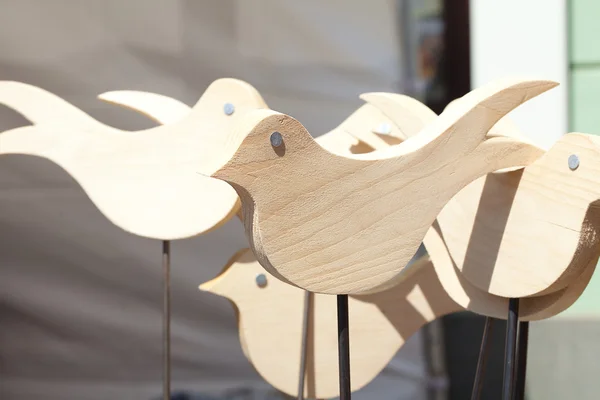 Uccelli di legno in fiera — Foto Stock