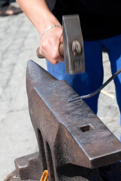 Hammer and the anvil at the fair — Stock Photo, Image