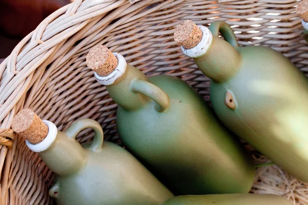 Clay bottles in the basket at the fair — Stock Photo, Image