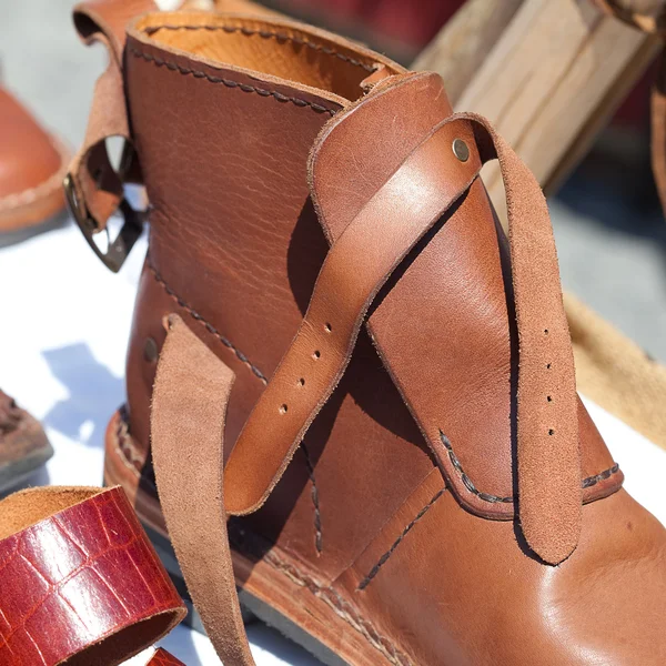 Sapatos de couro na feira — Fotografia de Stock