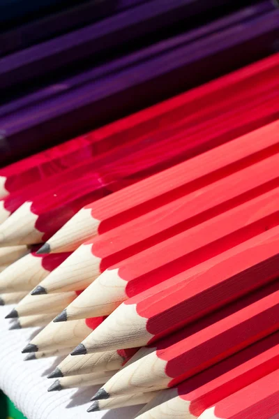 Grandes lápis de cor na feira — Fotografia de Stock