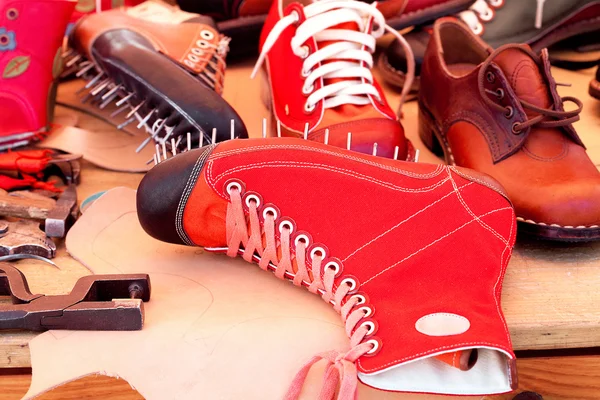 Sapatos de couro na feira — Fotografia de Stock