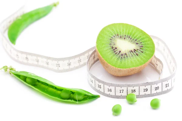 Peas,kiwi and measure tape isolated on white — Stock Photo, Image