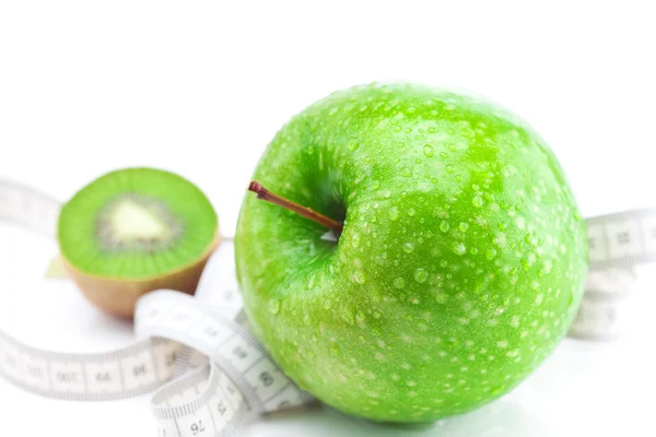 Apple,kiwi and measure tape isolated on white — Stock Photo, Image