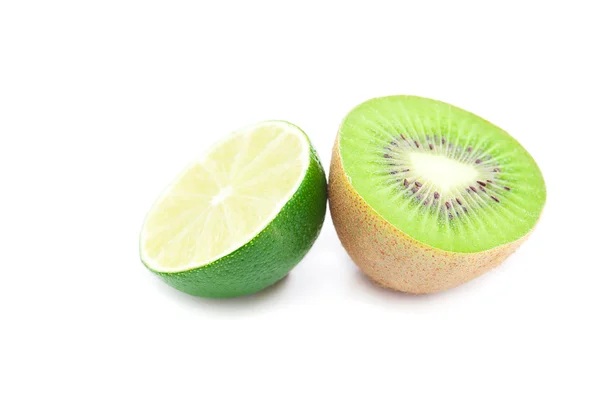 Kiwi et citron vert isolés sur blanc — Photo