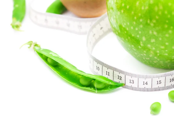 Apple,lime,peas,kiwi and measure tape isolated on white — Stock Photo, Image
