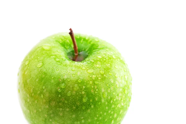 Großer grüner Apfel mit Wassertropfen isoliert auf weiß — Stockfoto