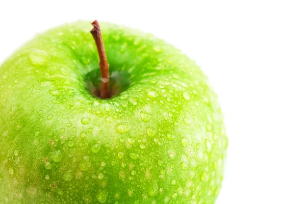 Stora grönt äpple med vattendroppar isolerad på vit — Stockfoto