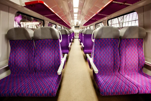 Salone di treno ad alta velocità in una stazione ferroviaria — Foto Stock