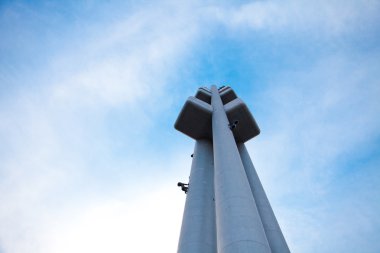 Prag Televizyon Kulesi mavi gökyüzü