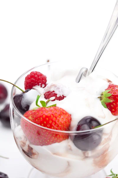 Ice cream, cherries, raspberries, strawberries and spoon isolate — Stock Photo, Image