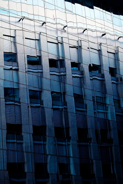 Antecedentes del edificio de oficinas moderno de vidrio — Foto de Stock