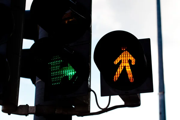 Traffic lights against the blue sky — Stock Photo, Image