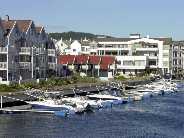 Nordic housing on a river with marina — Stock Photo, Image