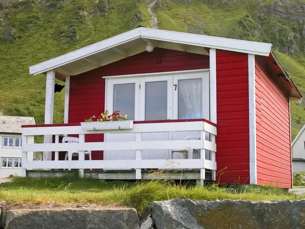 Casa de campo vermelho norwegian — Fotografia de Stock