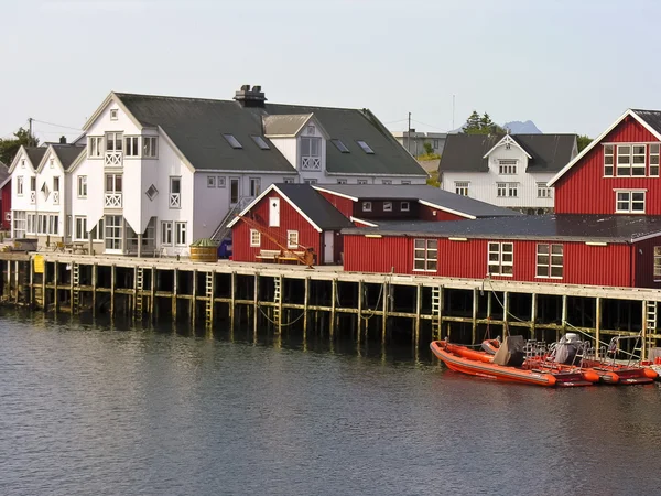 Norsk stil hus i lofoten island — Stockfoto