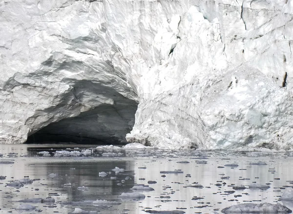 Natural artic cave — Stock Photo, Image