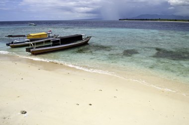 gili adada yerleşik tekne