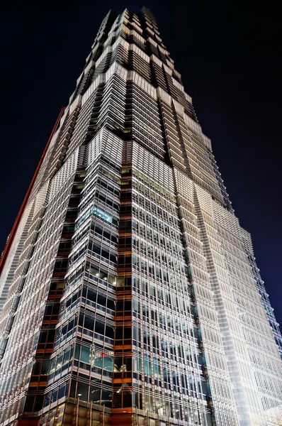 Wolkenkratzer nachts — Stockfoto