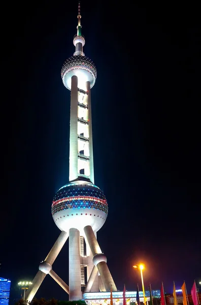 Orientalsk Peraltårn om natten – stockfoto
