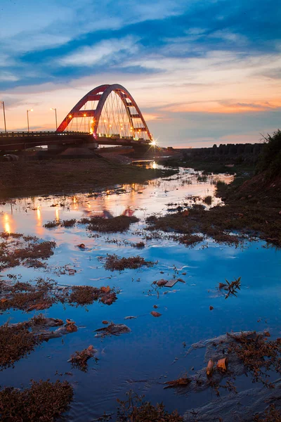 Kolor czerwony most słońca, chuk yuen, taoyuan county, Tajwan — Zdjęcie stockowe